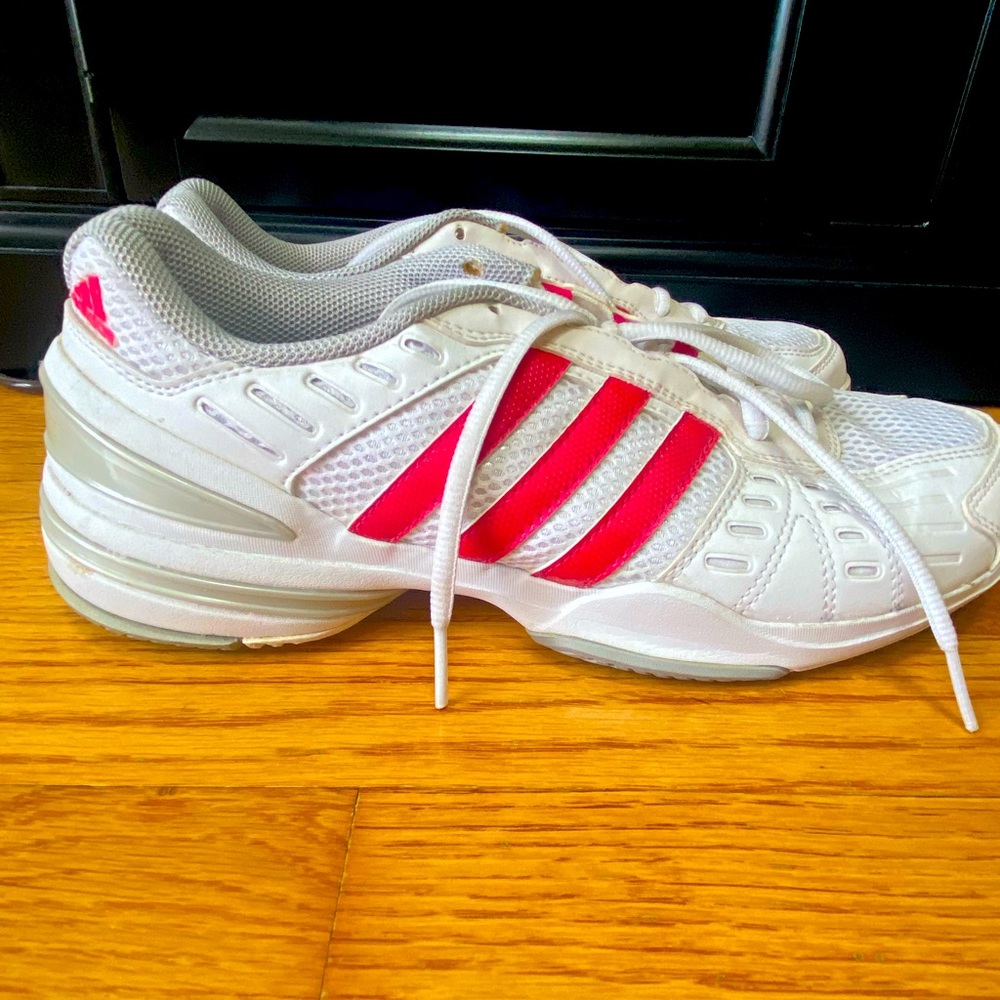 Womens Addias Tennis Shoe Size 9